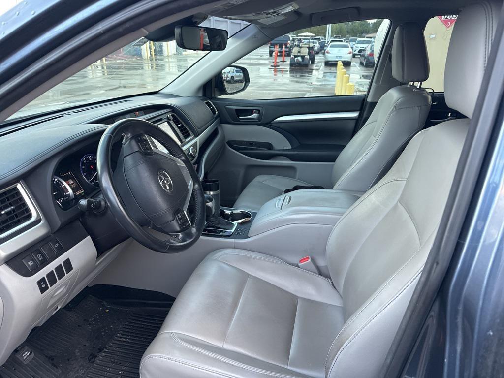 used 2018 Toyota Highlander car, priced at $17,995