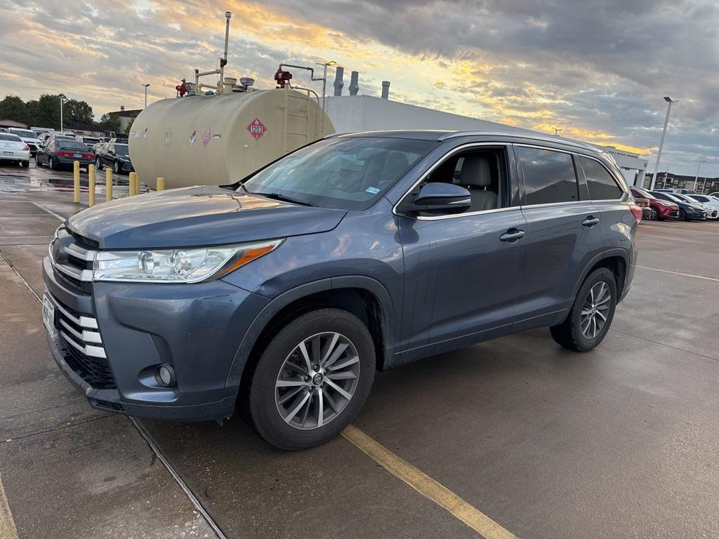 used 2018 Toyota Highlander car, priced at $17,995