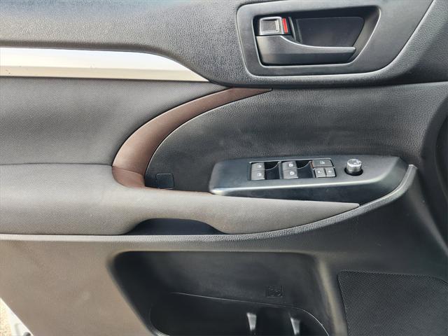 used 2019 Toyota Highlander car, priced at $18,995