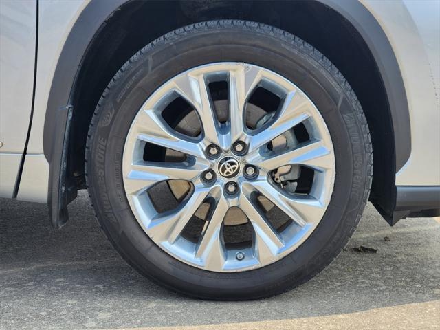 used 2022 Toyota Highlander Hybrid car, priced at $40,695