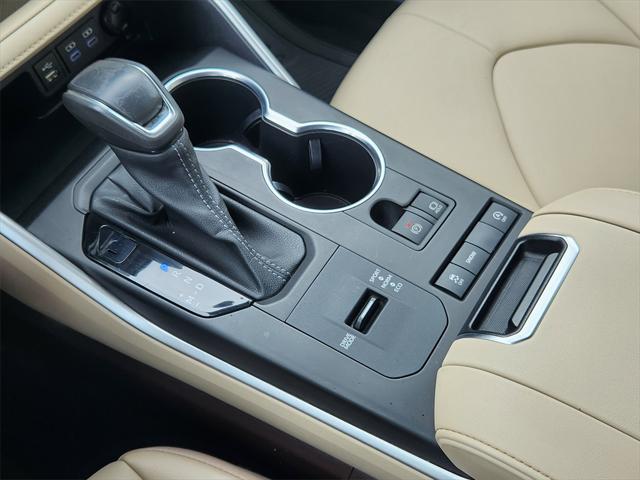 used 2022 Toyota Highlander car, priced at $34,995