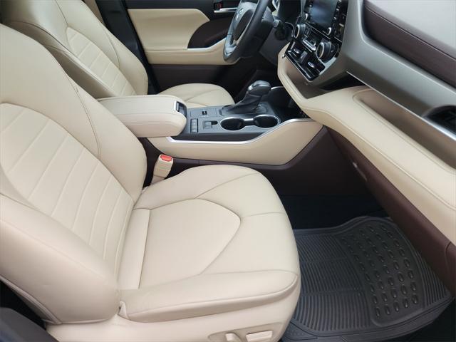 used 2022 Toyota Highlander car, priced at $34,995