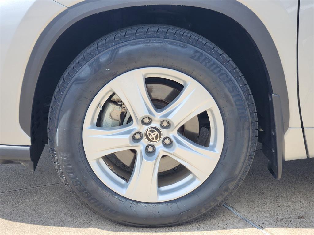 used 2024 Toyota Highlander car, priced at $35,695
