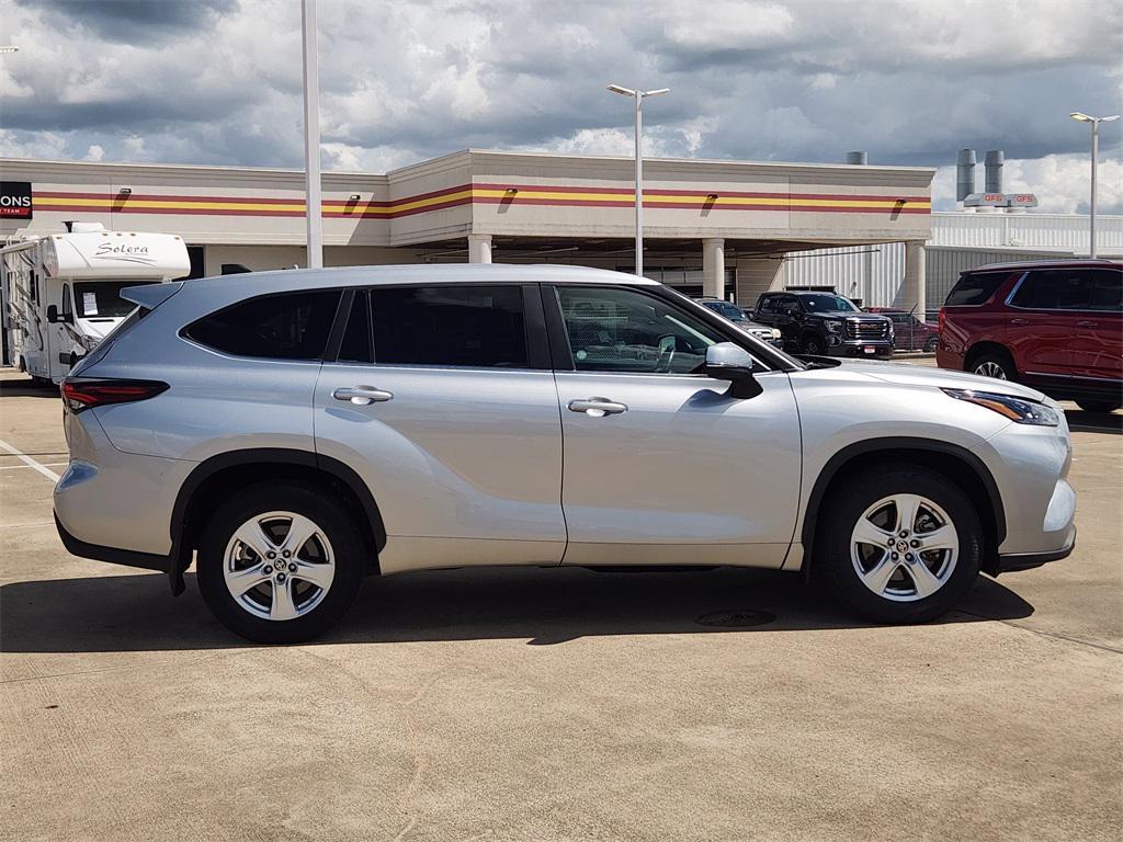 used 2024 Toyota Highlander car, priced at $35,695