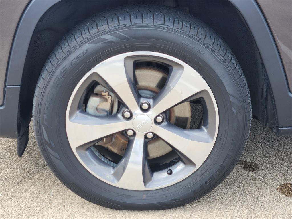 used 2020 Jeep Cherokee car, priced at $19,695