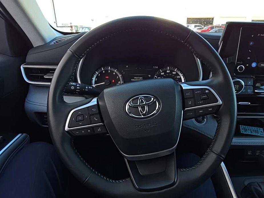 used 2024 Toyota Highlander car, priced at $43,052