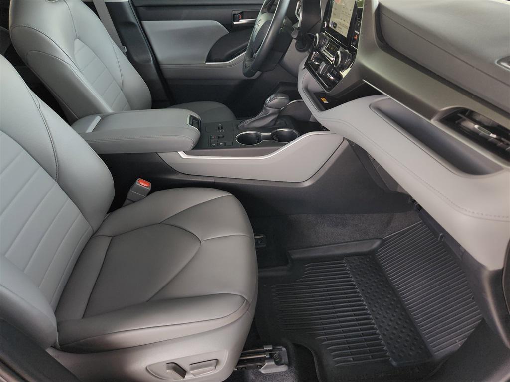 used 2023 Toyota Highlander Hybrid car, priced at $40,995