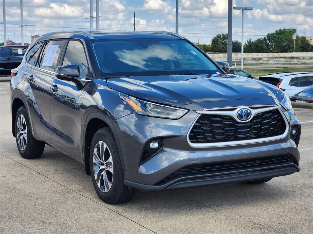 used 2023 Toyota Highlander Hybrid car, priced at $40,995