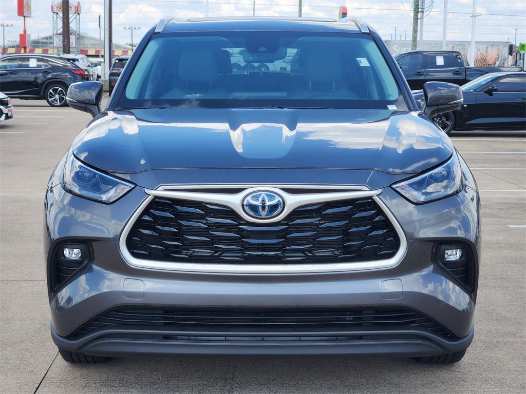 used 2023 Toyota Highlander Hybrid car, priced at $40,995