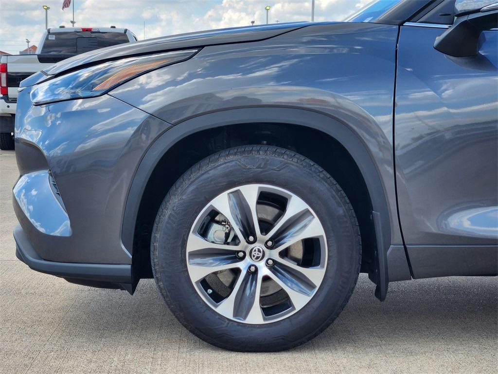 used 2023 Toyota Highlander Hybrid car, priced at $40,995