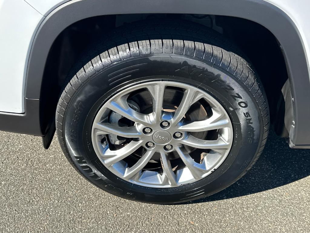 used 2022 Jeep Cherokee car, priced at $22,595