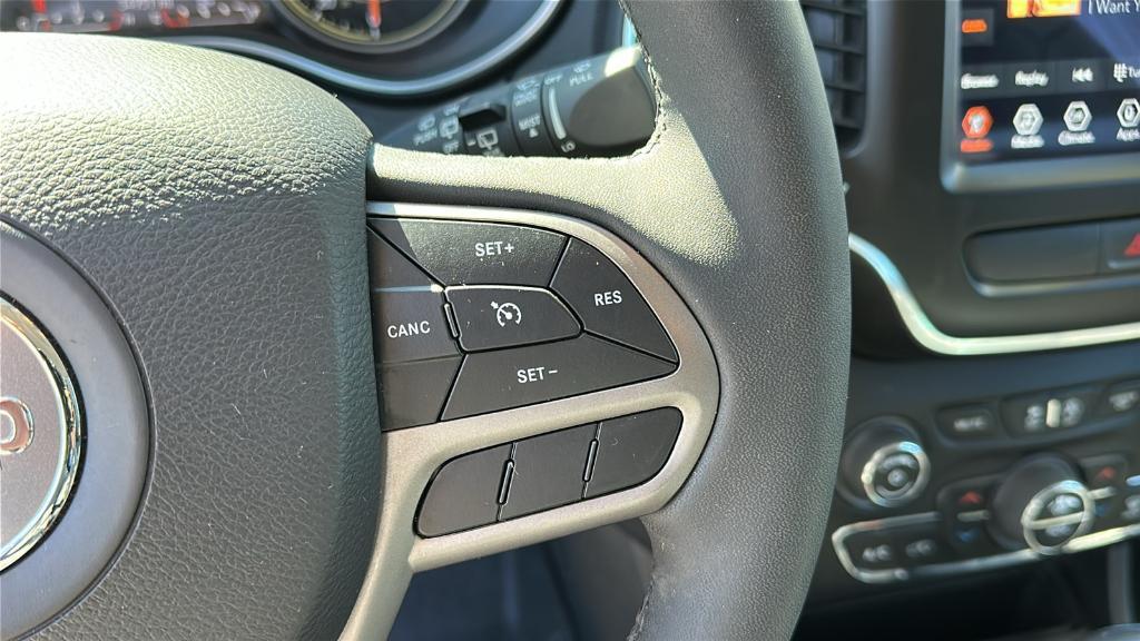 used 2022 Jeep Cherokee car, priced at $22,595