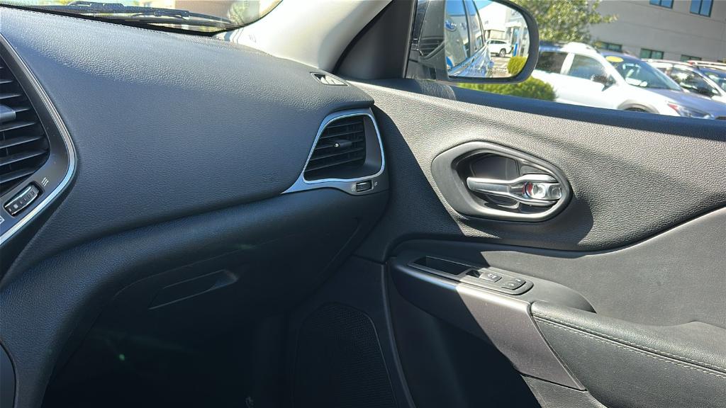 used 2022 Jeep Cherokee car, priced at $22,595