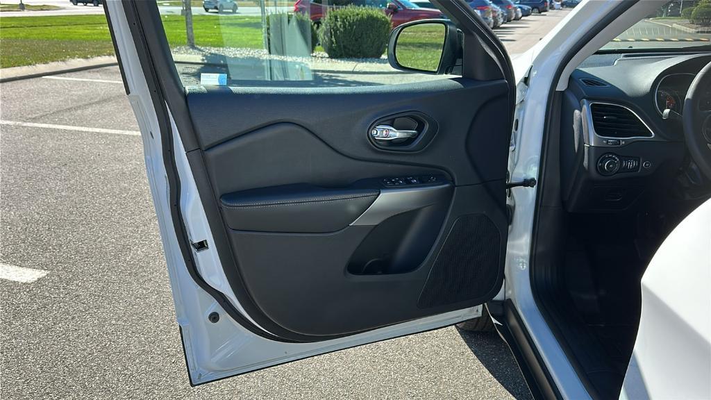 used 2022 Jeep Cherokee car, priced at $22,595