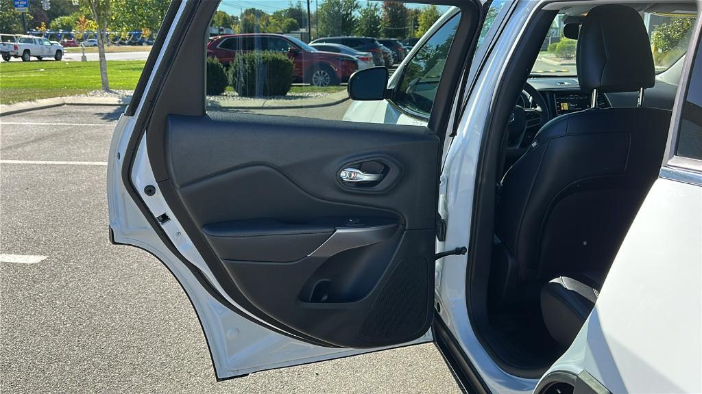 used 2022 Jeep Cherokee car, priced at $22,595