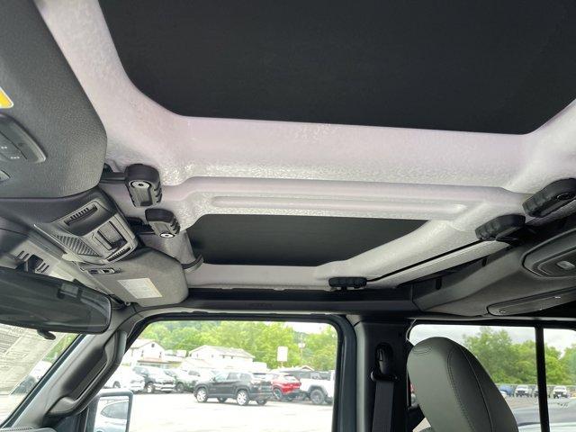 new 2025 Jeep Gladiator car, priced at $51,554