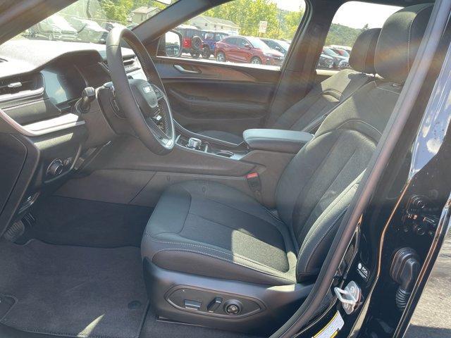 new 2025 Jeep Grand Cherokee car, priced at $37,245