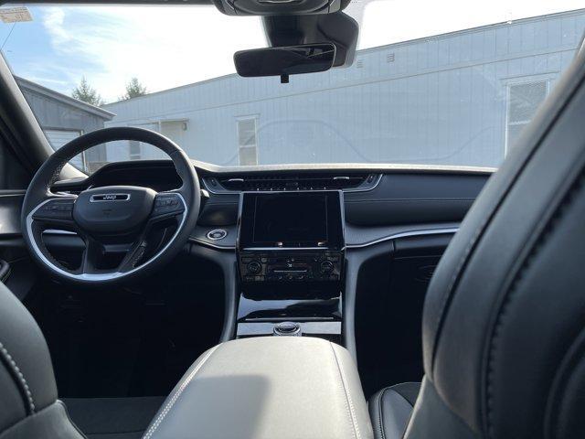 new 2025 Jeep Grand Cherokee car, priced at $41,979