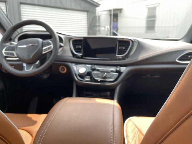 new 2025 Chrysler Pacifica Hybrid car