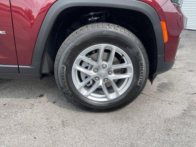 new 2025 Jeep Grand Cherokee car, priced at $37,677