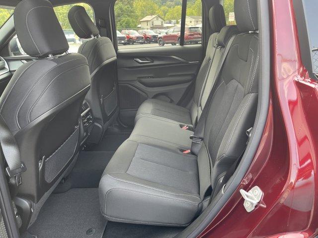 new 2025 Jeep Grand Cherokee car, priced at $37,677