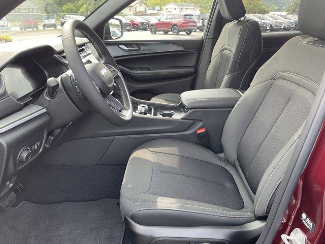 new 2025 Jeep Grand Cherokee car, priced at $37,677