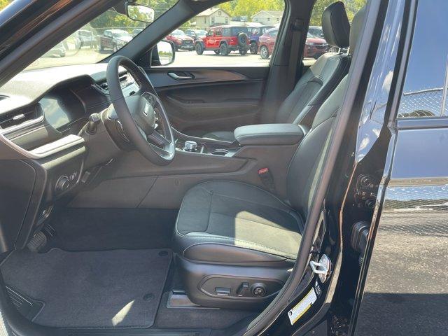 new 2025 Jeep Grand Cherokee car, priced at $40,533