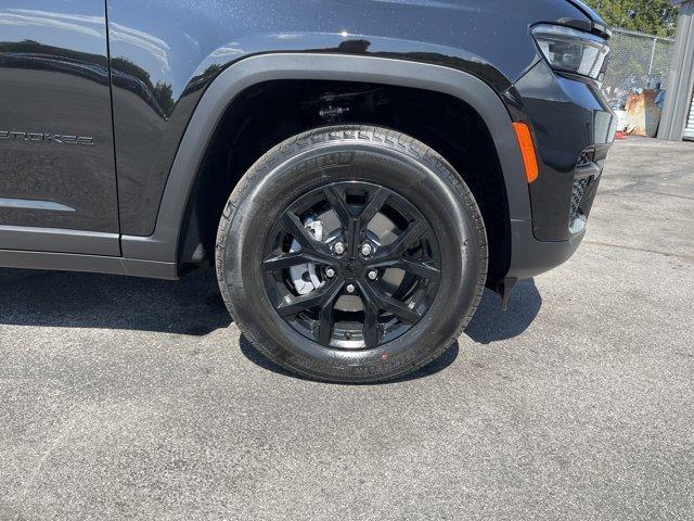 new 2025 Jeep Grand Cherokee car, priced at $40,533