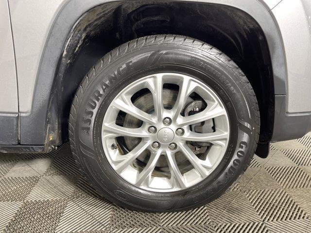 used 2019 Jeep Cherokee car, priced at $15,997