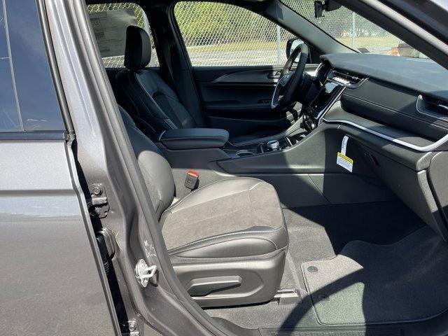 new 2025 Jeep Grand Cherokee car, priced at $41,529