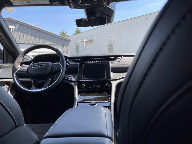 new 2025 Jeep Grand Cherokee car, priced at $41,529