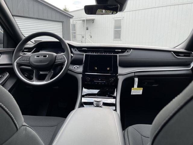 new 2025 Jeep Grand Cherokee car, priced at $33,245
