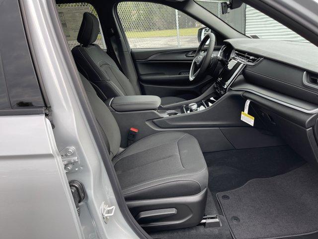 new 2025 Jeep Grand Cherokee car, priced at $33,245