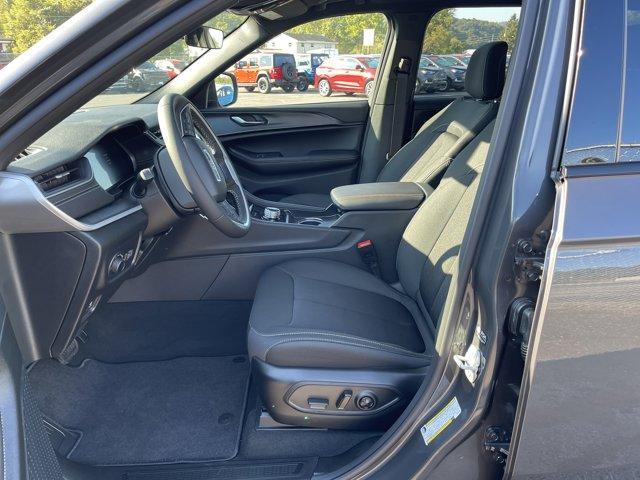 new 2025 Jeep Grand Cherokee car, priced at $36,745