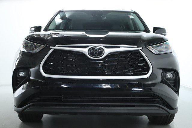 used 2022 Toyota Highlander car, priced at $36,662