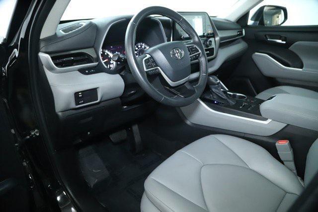 used 2022 Toyota Highlander car, priced at $36,662