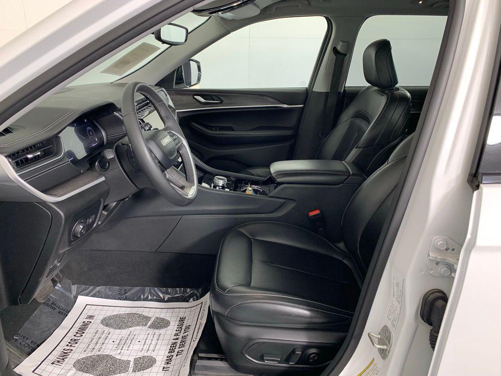 used 2023 Jeep Grand Cherokee car, priced at $28,470