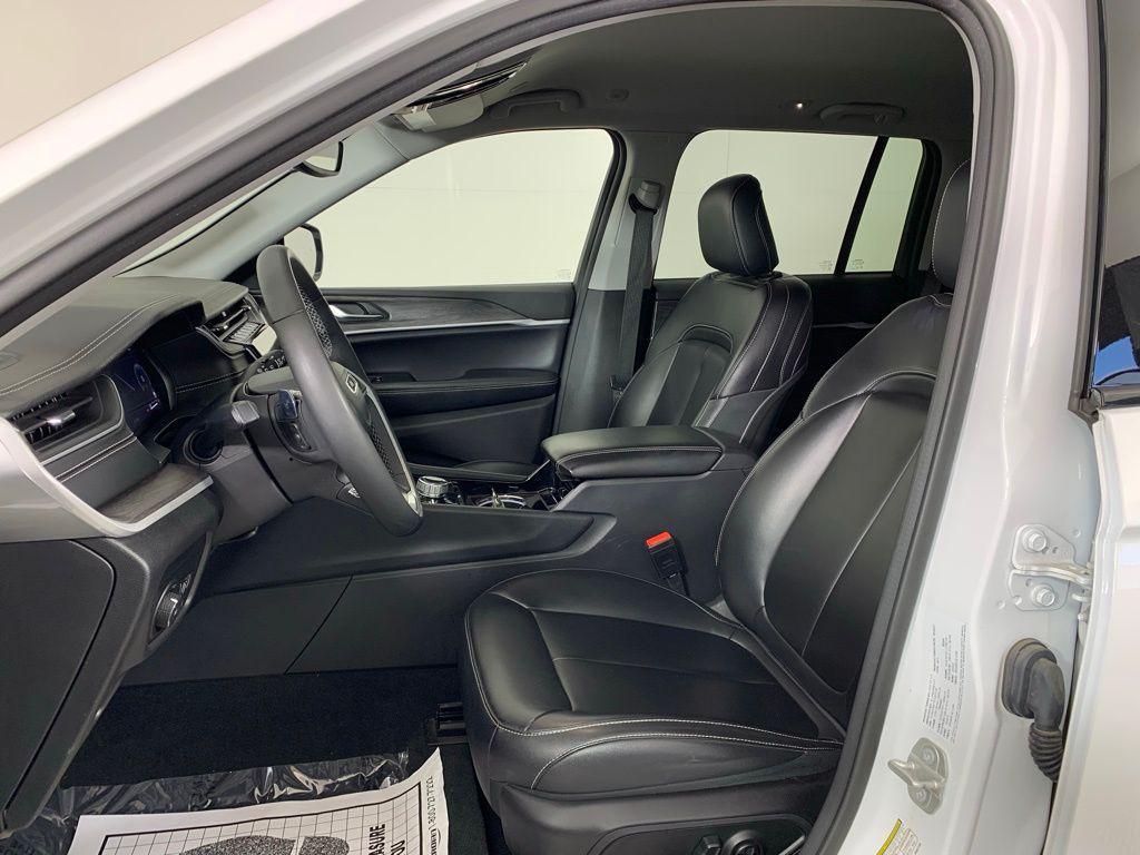 used 2023 Jeep Grand Cherokee car, priced at $28,470