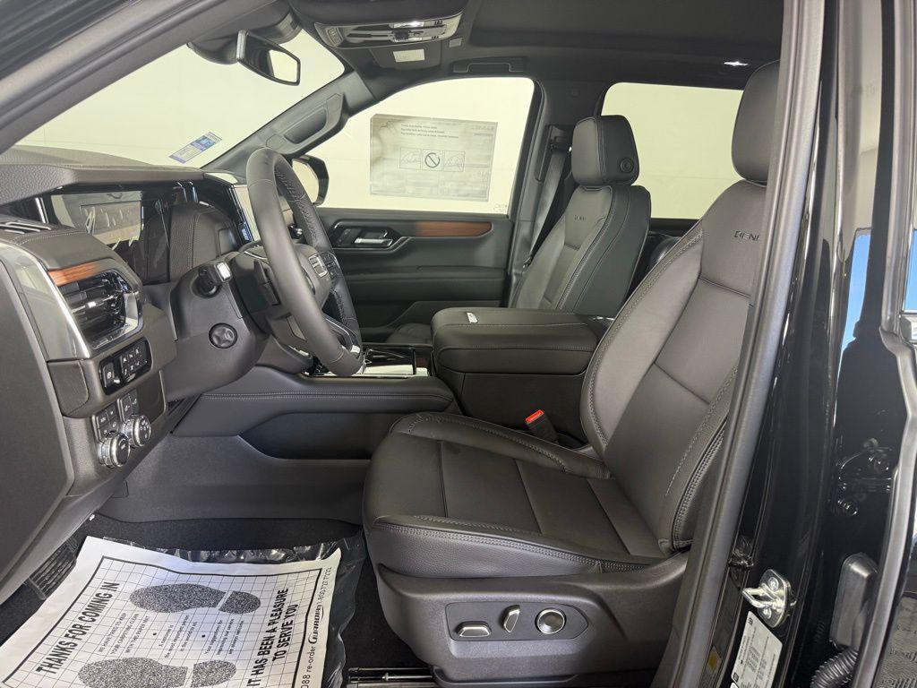 new 2025 GMC Yukon XL car, priced at $87,560