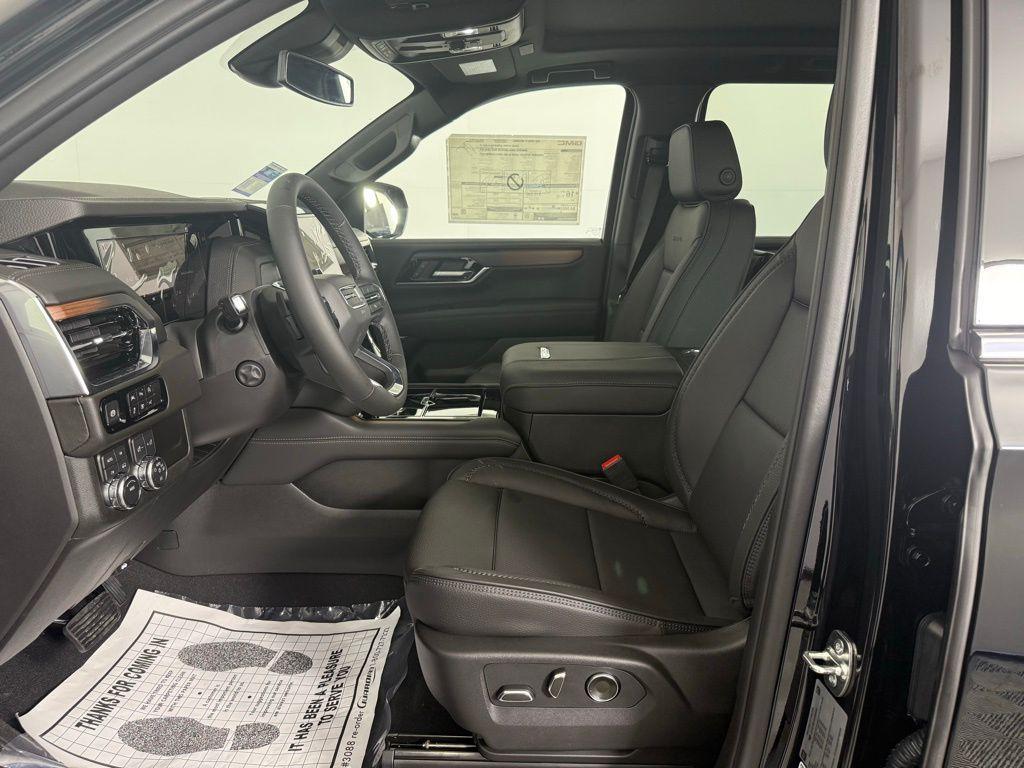 new 2025 GMC Yukon XL car, priced at $87,560