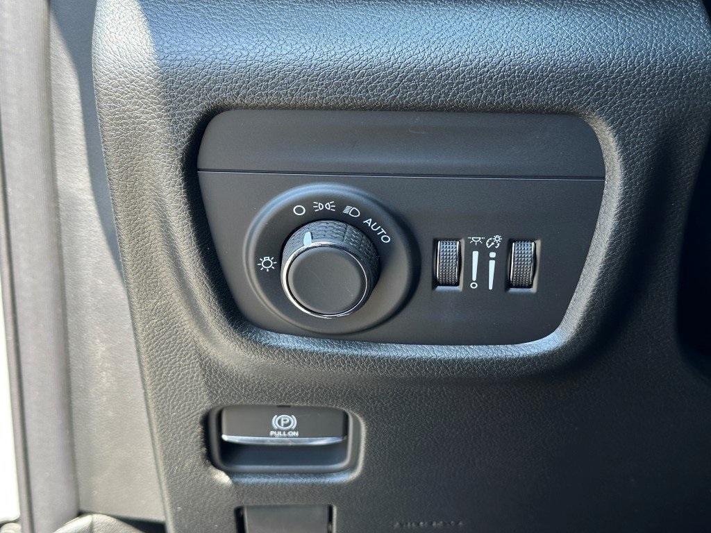 new 2025 Jeep Grand Cherokee car, priced at $41,962