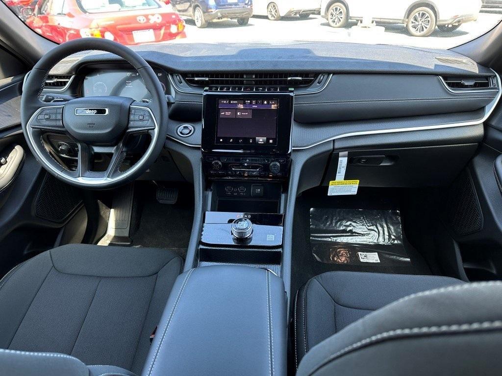 new 2025 Jeep Grand Cherokee car, priced at $41,962