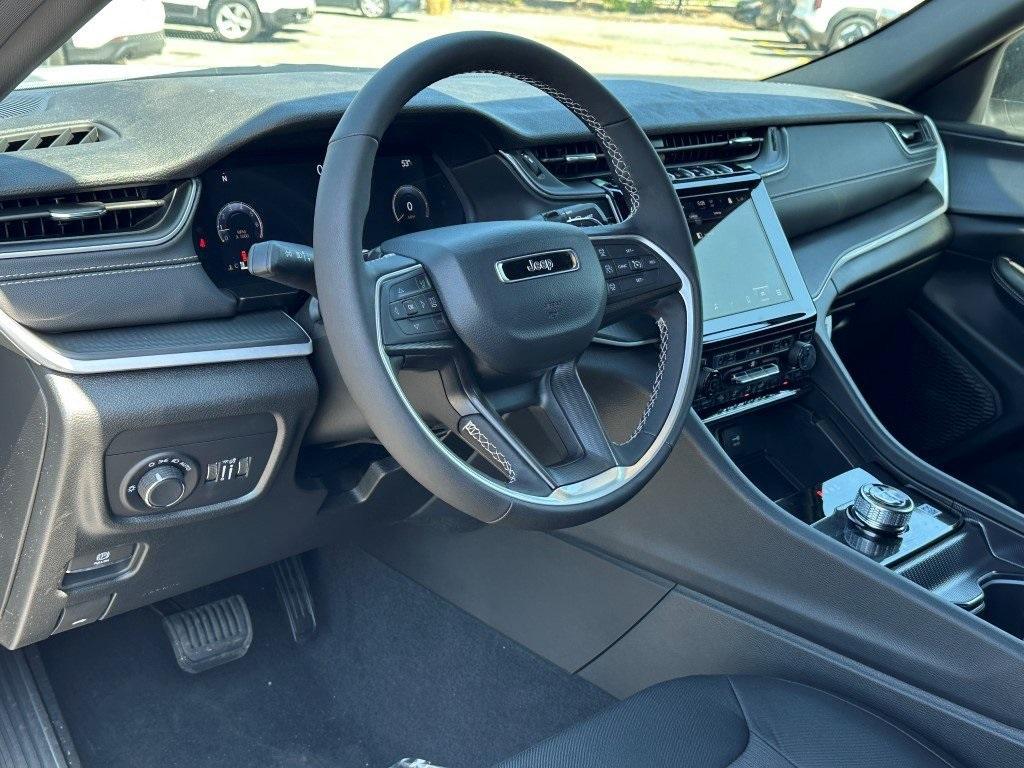 new 2025 Jeep Grand Cherokee car, priced at $41,962