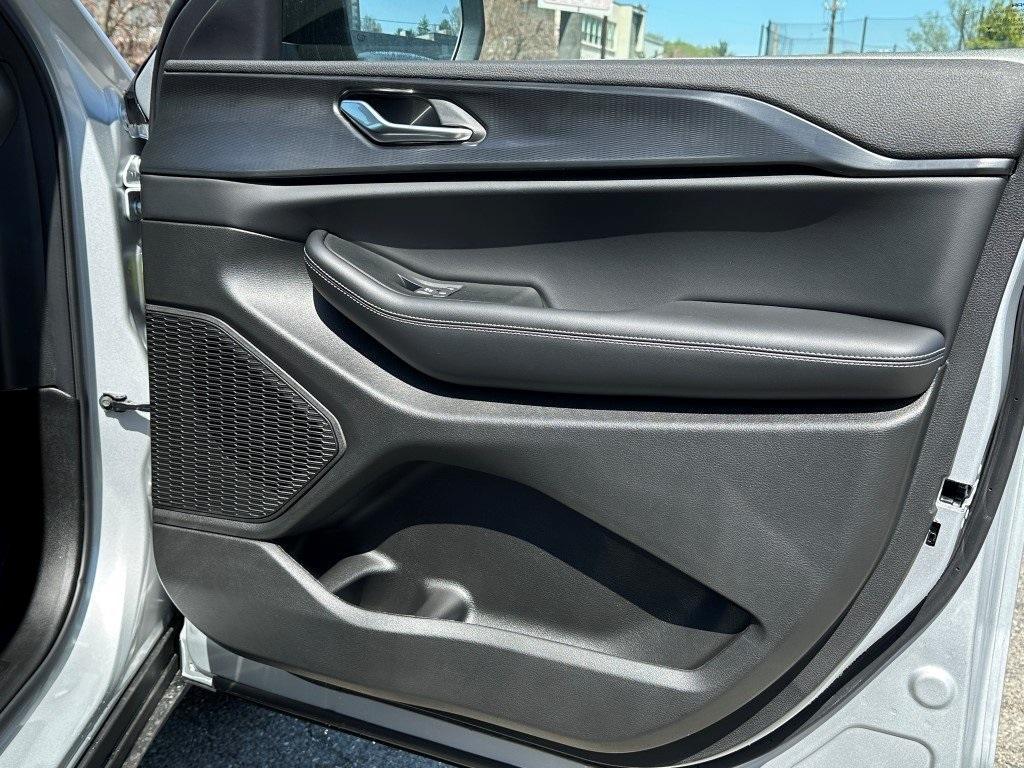 new 2025 Jeep Grand Cherokee car, priced at $41,962
