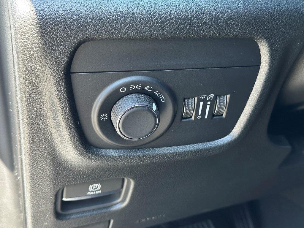 new 2025 Jeep Grand Cherokee car, priced at $41,396