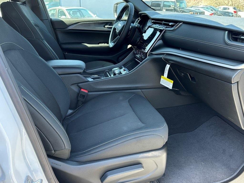 new 2025 Jeep Grand Cherokee car, priced at $41,396