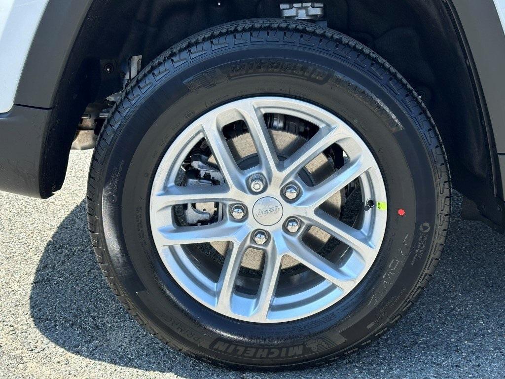 new 2025 Jeep Grand Cherokee car, priced at $41,396