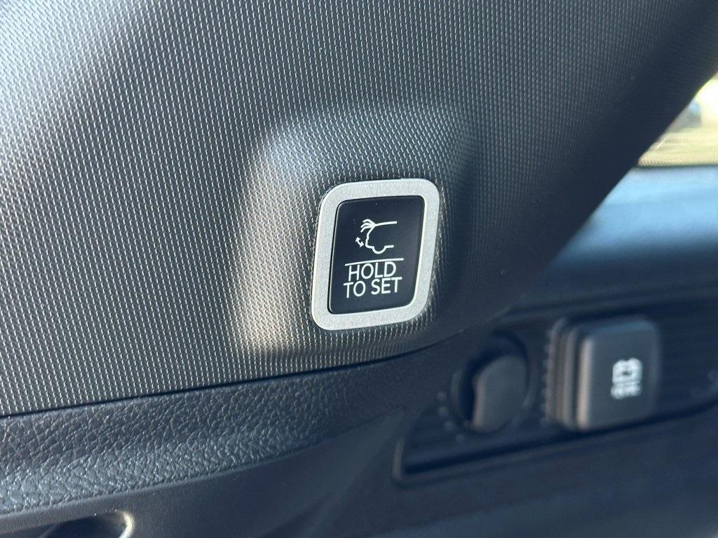 new 2025 Jeep Grand Cherokee car, priced at $41,396