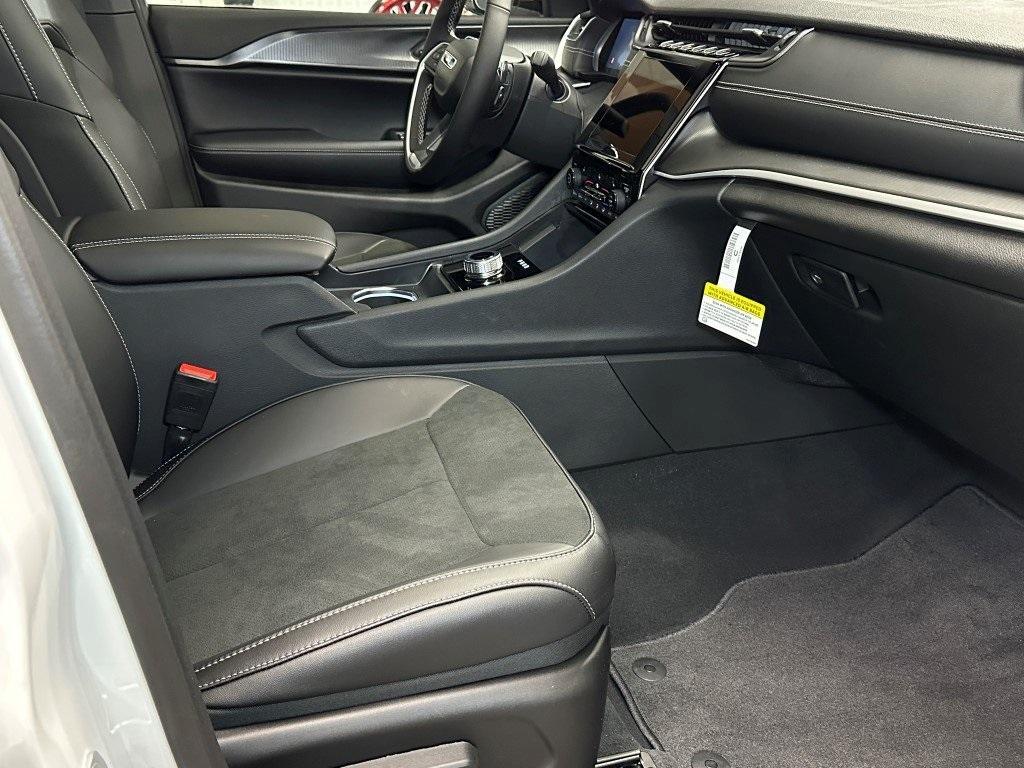 new 2025 Jeep Grand Cherokee car, priced at $45,391