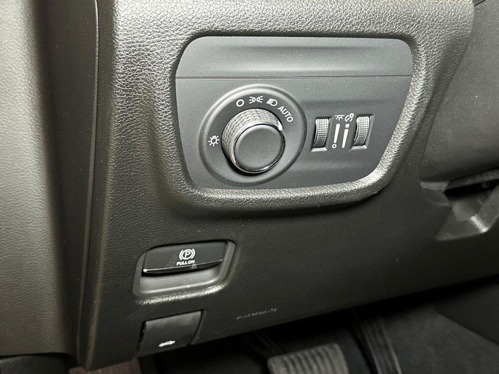 new 2025 Jeep Grand Cherokee car, priced at $45,391